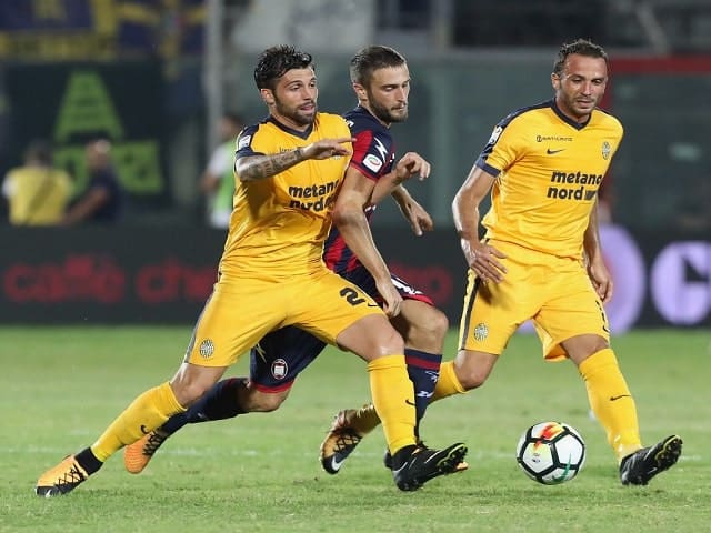 Soi kèo bóng đá trận Crotone vs Hellas Verona, 01:45 – 14/05/2021